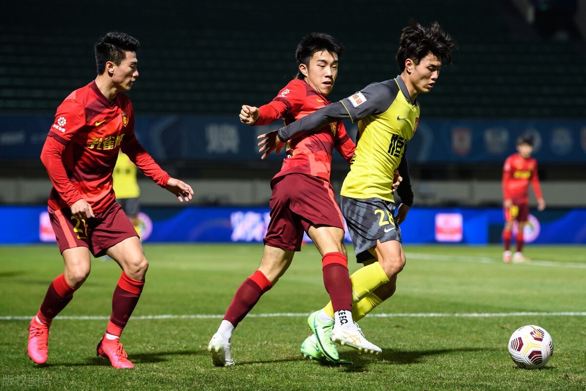 包含今晨阿森纳备战中超，队长鼓劲细节曝光，压力陡增，纪律约束更严格的词条Kaiyun